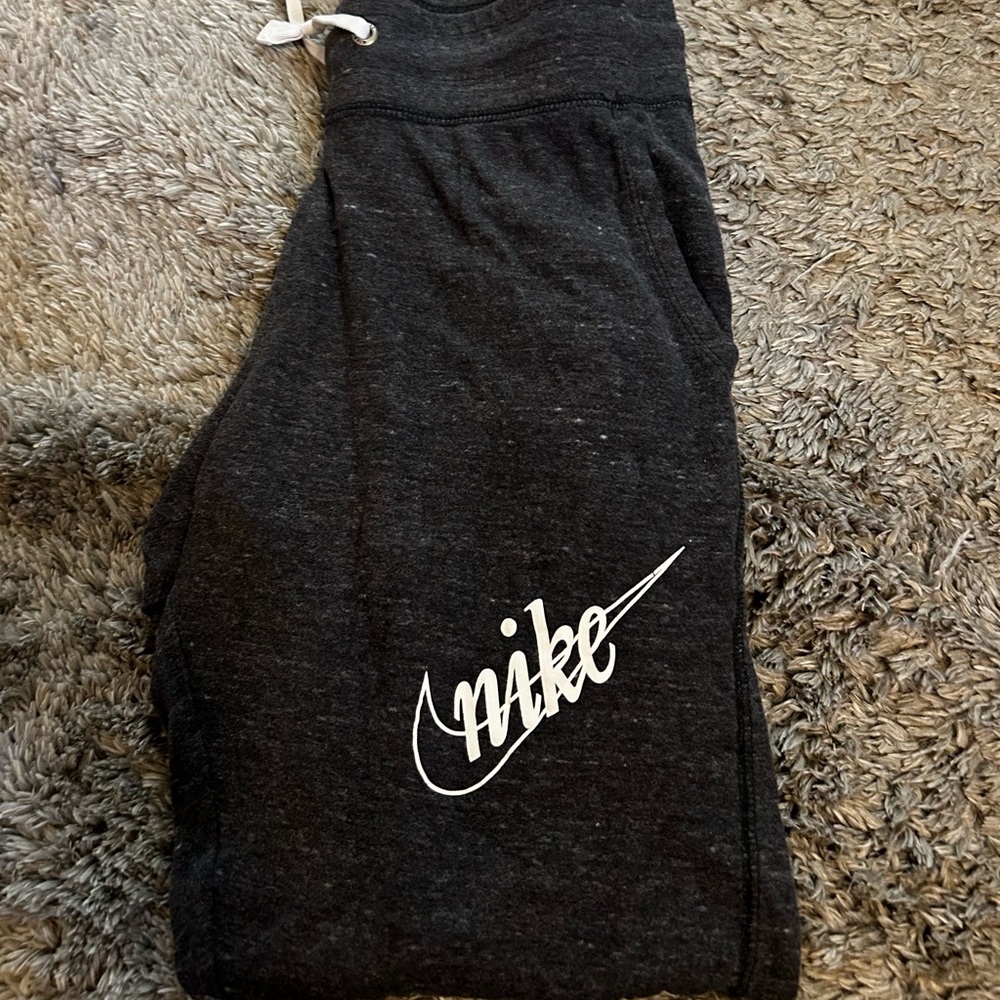 Nike gray sweatpants, size small.